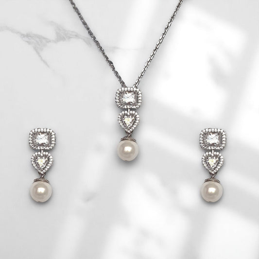 Lustre Belle Pendant Set